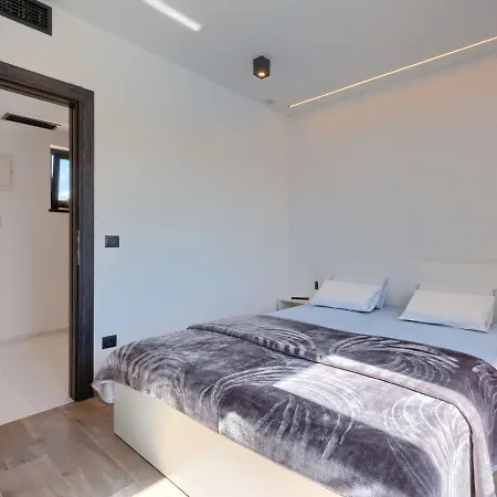 Black&white By Interhome