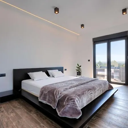 Black&white By Interhome