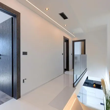 Black&white By Interhome