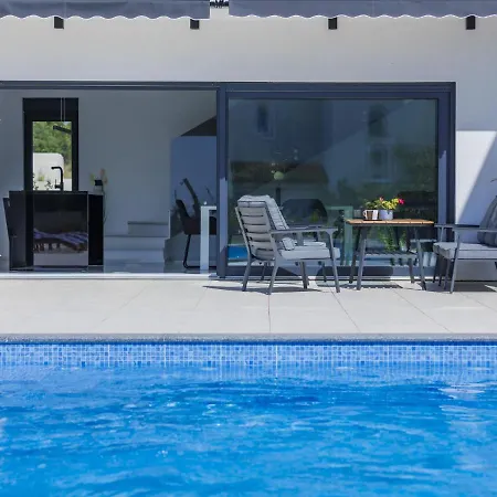 Black&white By Interhome *