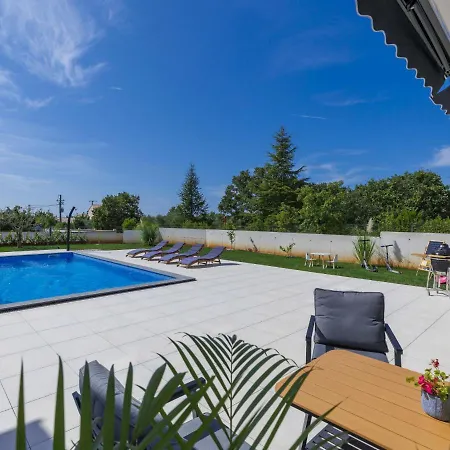 Black&white By Interhome Villa Vodnjan