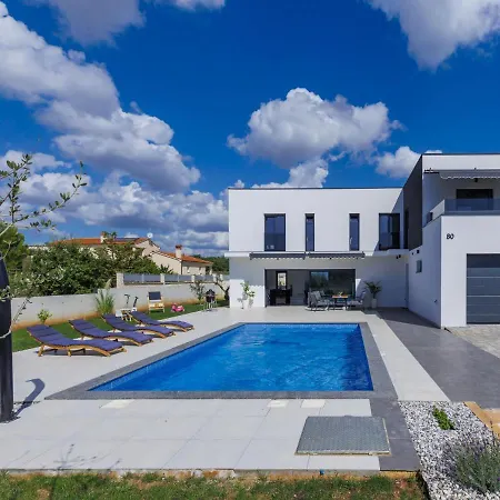 Willa Black&white By Interhome *