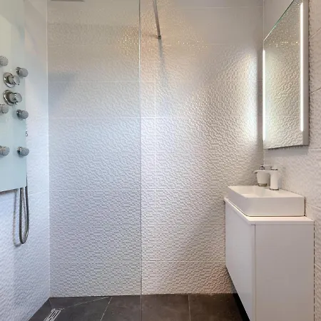 Willa Black&white By Interhome *
