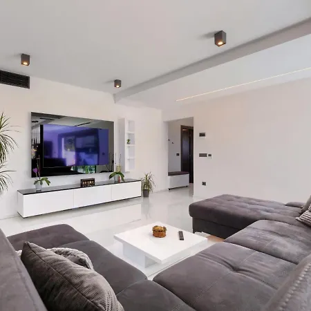 Black&white By Interhome Willa