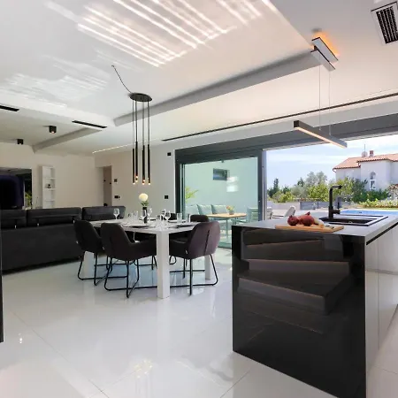 Black&white By Interhome * Vodnjan