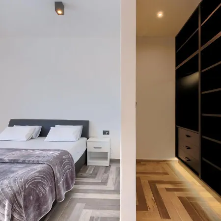 Black&white By Interhome Willa
